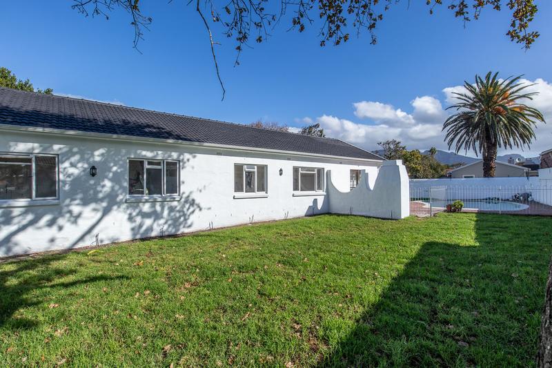 4 Bedroom Property for Sale in Constantia Western Cape